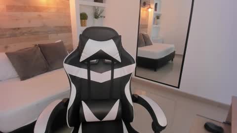 Zoe  online show from February 11, 1:12 pm