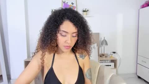 Zoe Gruber online show from May 18, 12:20 am