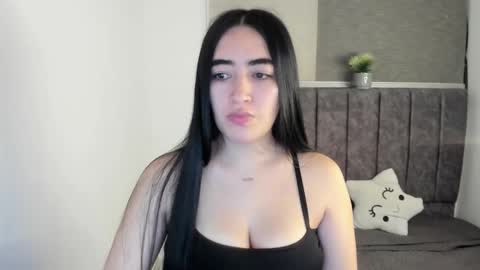 zoe_jones7 online show from December 5, 3:39 am