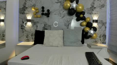 Zoe online show from April 15, 11:55 am