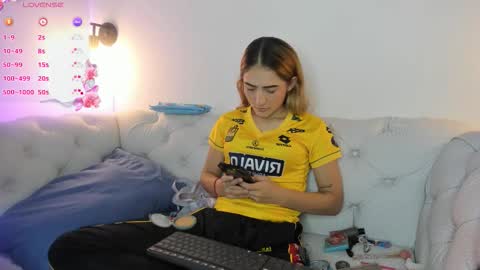 Zoe  online show from December 3, 8:44 pm