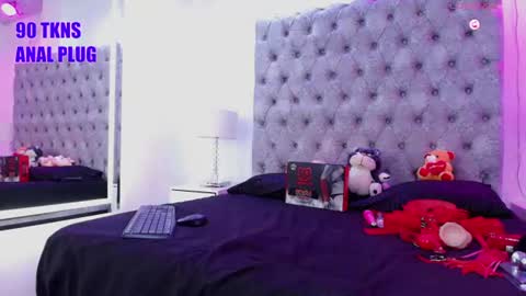 zoe  online show from June 26, 10:33 pm