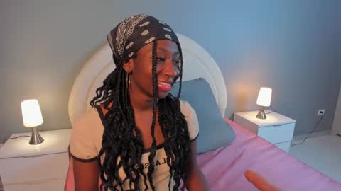 zoe_pinkett online show from April 2, 3:37 am