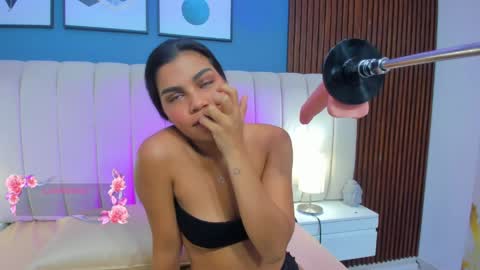 zoe_scarlet online show from April 23, 11:39 am