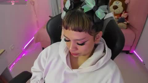 zoe_sullivan_ online show from September 28, 10:53 am