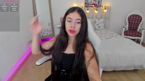 Snapshot of zoe_turnner_18 chatting on February 5, 11:12 am Zoe online show from February 5, 11:12 am