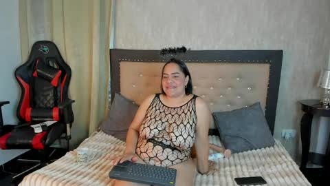 zoedeleon online show from May 17, 8:19 pm
