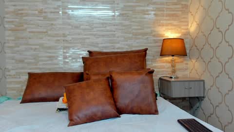 Snapshot of zoeesmitth chatting on December 5, 12:00 pm ZoeeSmitth online show from December 5, 12:00 pm