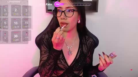 Laura  online show from November 11, 4:30 am