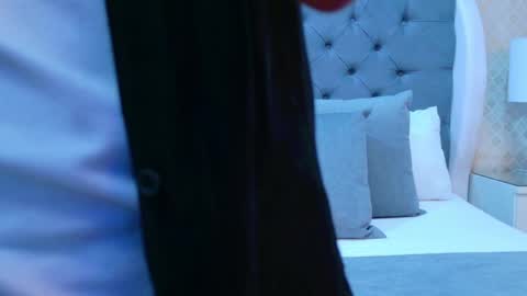 Zoe Krug online show from November 1, 12:20 pm