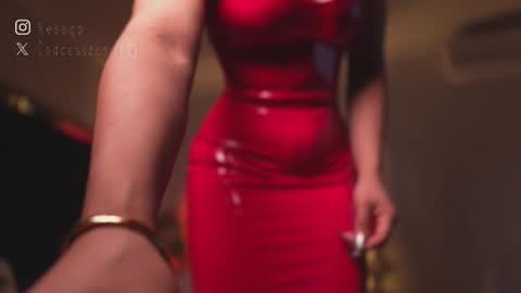 zoevidal_ online show from February 5, 12:19 pm