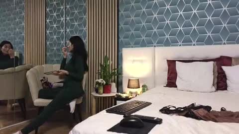 Zoey online show from February 24, 7:30 pm