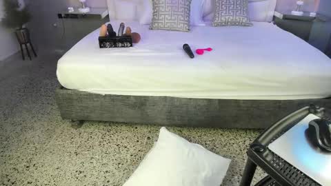 Z O E online show from September 30, 12:00 pm