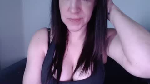 Snapshot of zoibee chatting on February 12, 7:55 am zoibee online show from February 12, 7:55 am