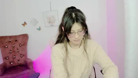 Snapshot of zooeybelair chatting on October 23, 3:40 pm Alicie online show from October 23, 3:40 pm