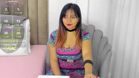 Im Zusan My schedule is from 1030pm to 430 am colombian time online show from November 21, 3:41 am