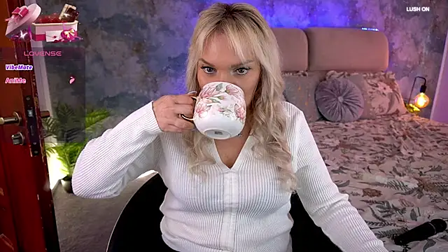 MissyMartinez online show from April 13, 8:15 am