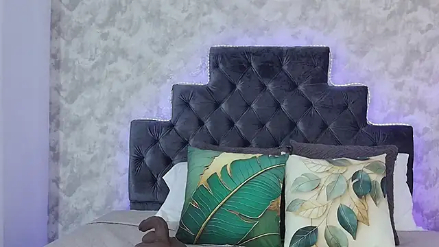 elizabeth coleman online show from April 8, 9:50 pm