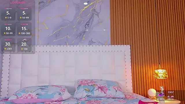 kinkylittlegirll online show from March 25, 2:39 am