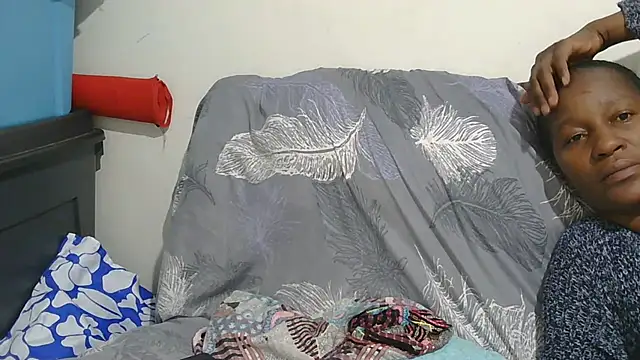 sluttylaura21 online show from December 3, 5:48 pm