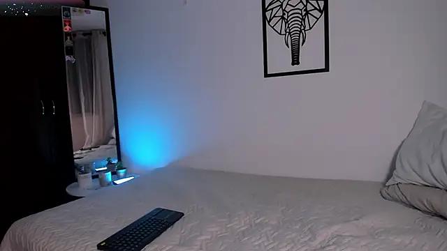 emilybae  online show from October 28, 12:49 am