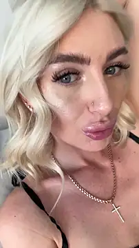 Mia Roxie online show from June 5, 3:10 am