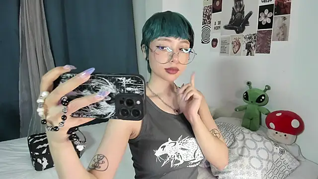 Snapshot of acid_candy_ chatting on October 22, 12:04 am acid candy  online show from October 22, 12:04 am