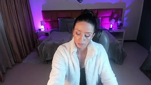 Kristen Garner online show from November 21, 9:28 pm