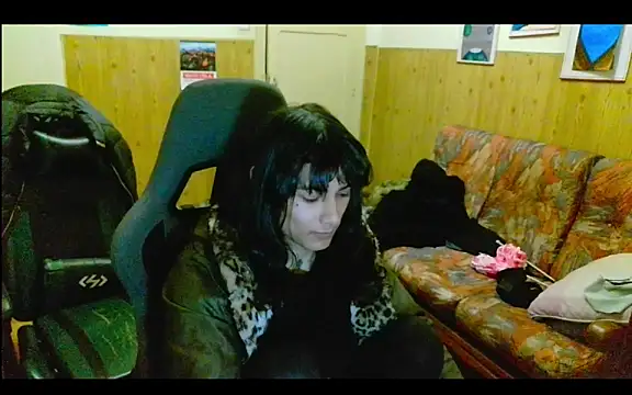 calliemaggotbone online show from December 18, 12:04 am