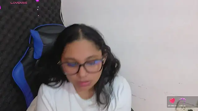 Cuteprincess21 online show from April 1, 12:50 pm