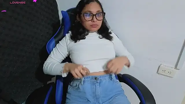 Cuteprincess21 online show from April 7, 1:13 pm