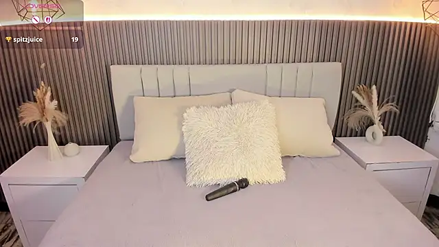 SHANONCLARK online show from September 19, 7:46 pm