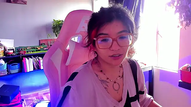 annie walker6 online show from December 18, 6:56 pm