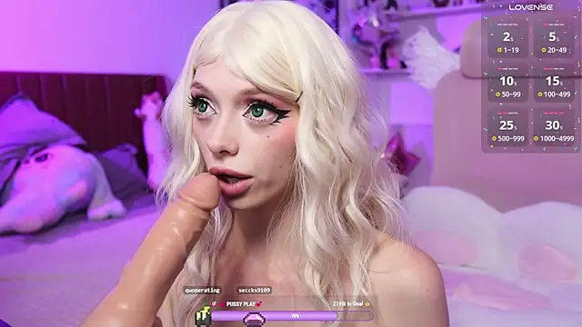 HolliWould  online show from April 25, 1:41 pm