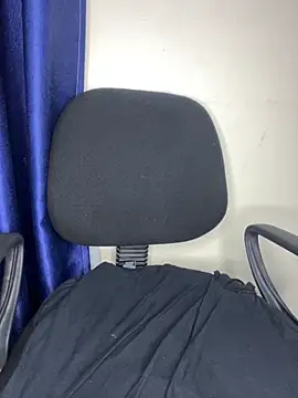 prettyvalleh online show from September 19, 4:44 am