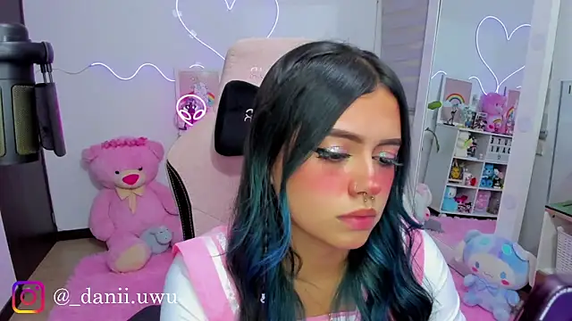 CuteDani  online show from March 14, 3:51 am