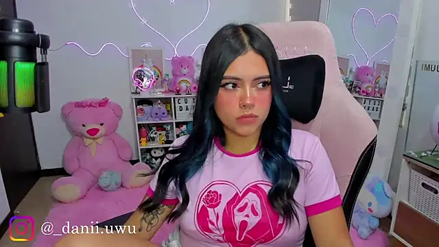 CuteDani  online show from March 24, 3:28 pm