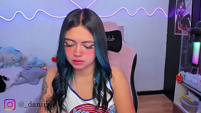 CuteDani  online show from October 10, 8:41 am