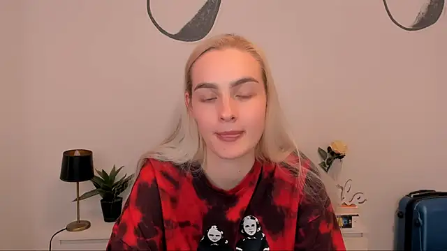 OliviaKisss online show from October 3, 8:25 pm