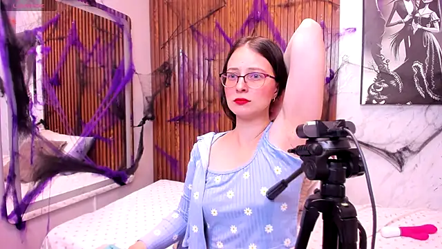 AmbeerWood  online show from October 17, 1:58 pm