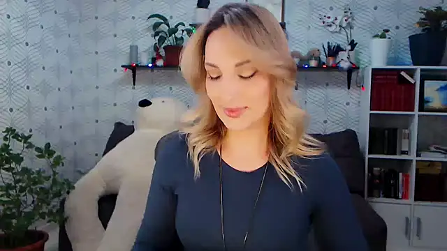 MillaXQueen online show from January 18, 3:30 pm