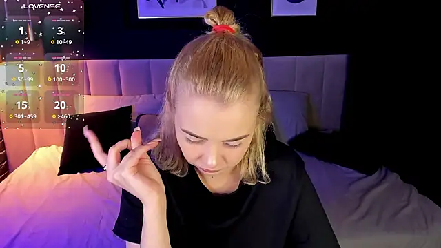 StephanieSweety online show from March 1, 5:56 pm