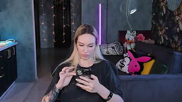 Blckmirrorr online show from April 3, 8:45 am