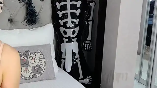 IsabellaDeRosa online show from October 19, 7:54 am