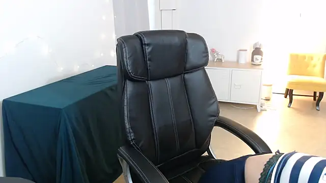 Snapshot of Crystal-dreamt chatting on September 19, 12:48 pm Crystal-dreamt online show from September 19, 12:48 pm