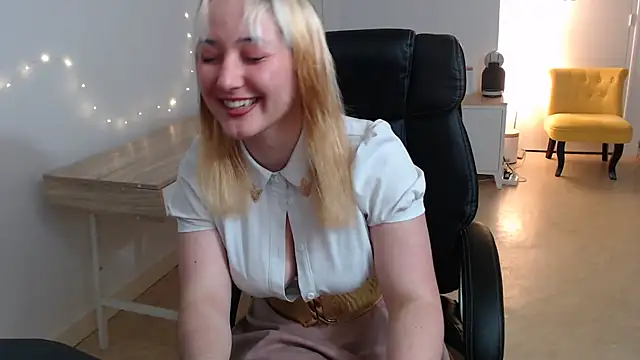 Snapshot of Crystal-dreamt chatting on September 14, 8:45 am Crystal-dreamt online show from September 14, 8:45 am