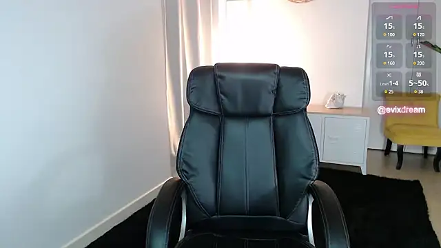 Crystal-dreamt online show from March 14, 6:42 pm