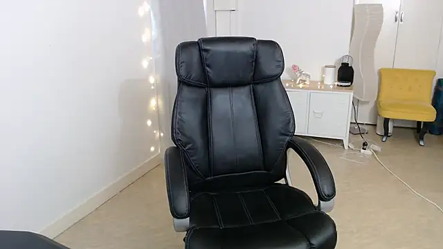 Snapshot of Crystal-dreamt chatting on October 20, 9:01 am Crystal-dreamt online show from October 20, 9:01 am