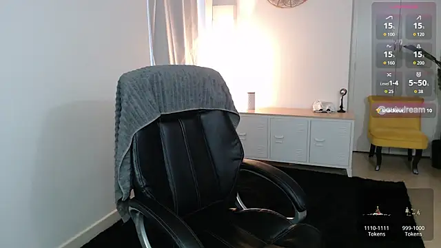 Crystal-dreamt online show from April 6, 8:48 am