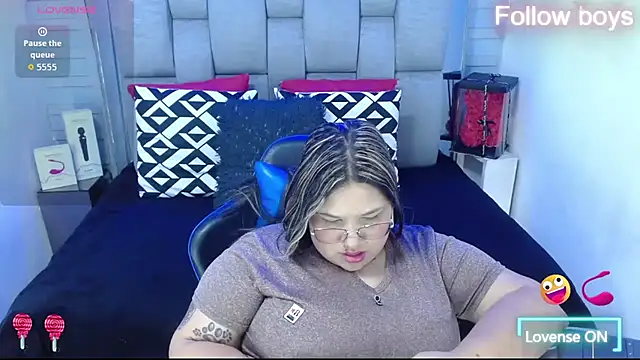 evelin zaens online show from October 14, 5:32 am